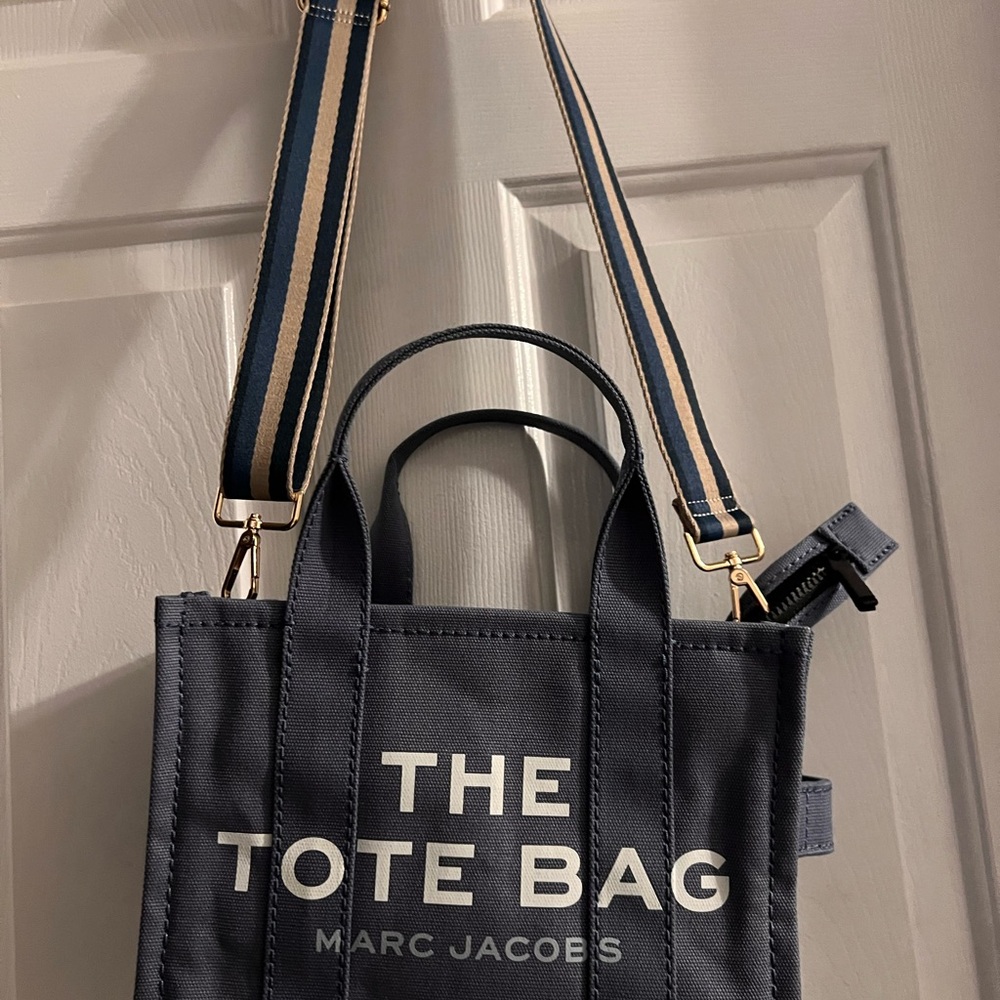 Marc Jacobs Light Blue Crossbody Tote Bag - Picture 4 of 16